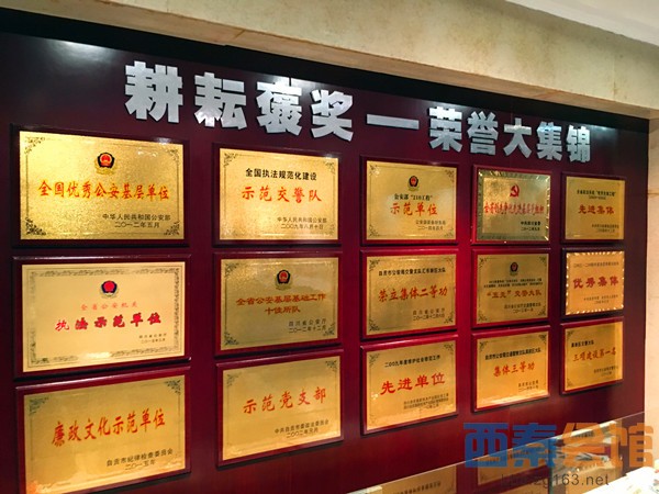 【自贡人的一天】交警-马路上的指挥家\/记蔡