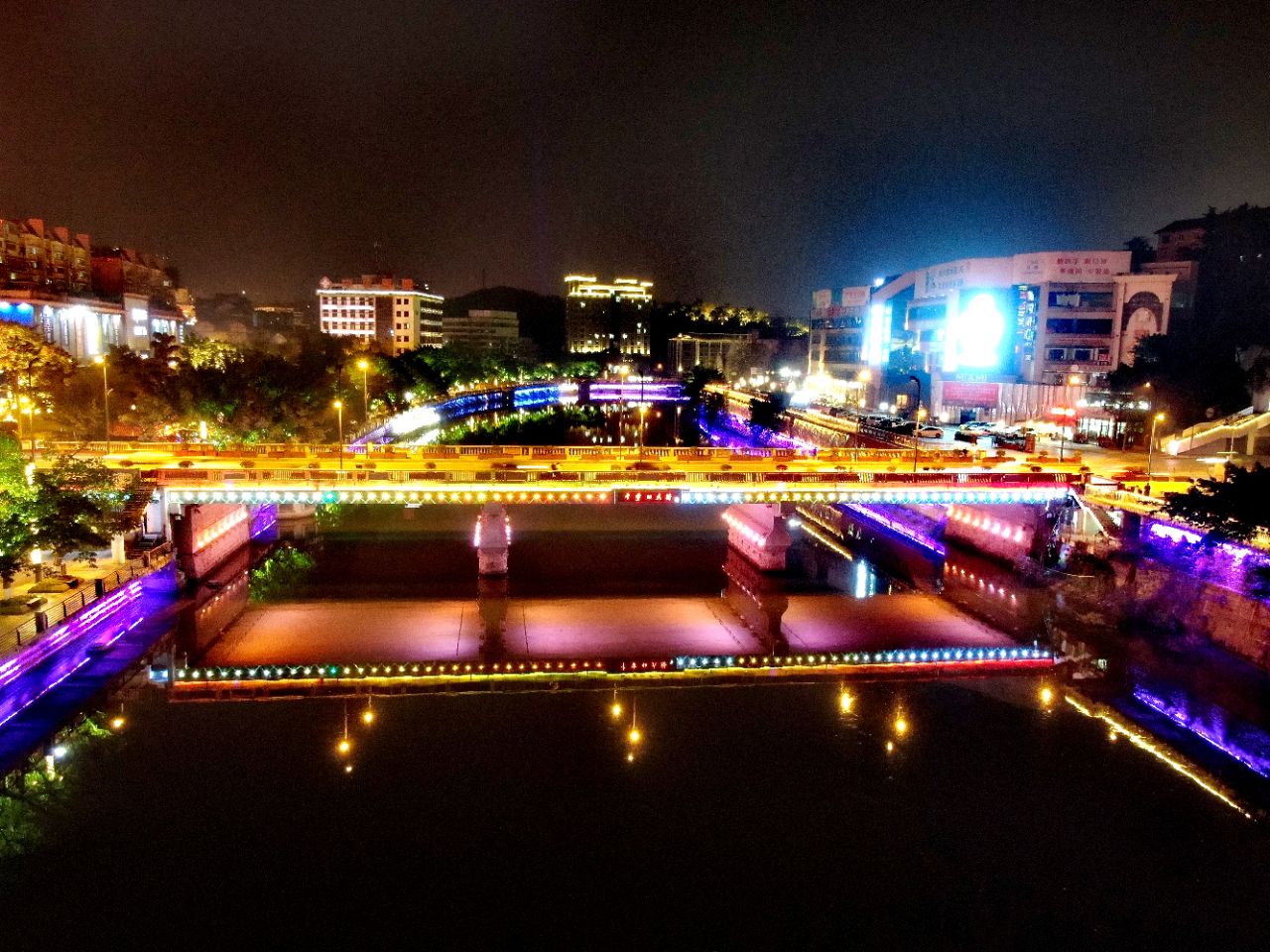 自贡夜景如仙境
