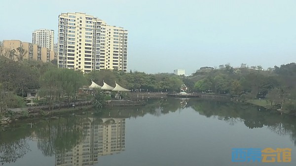 高楼下围绕的自贡龙湖公园【截图十视频】