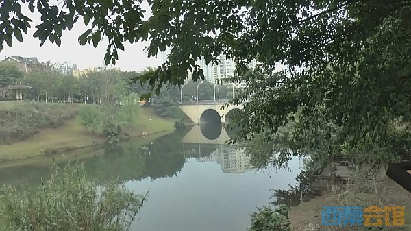 高楼下围绕的自贡龙湖公园【截图十视频】