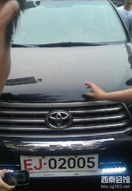 洛阳二炮军车嚣张 军官打人 被群众怒堵-西秦会