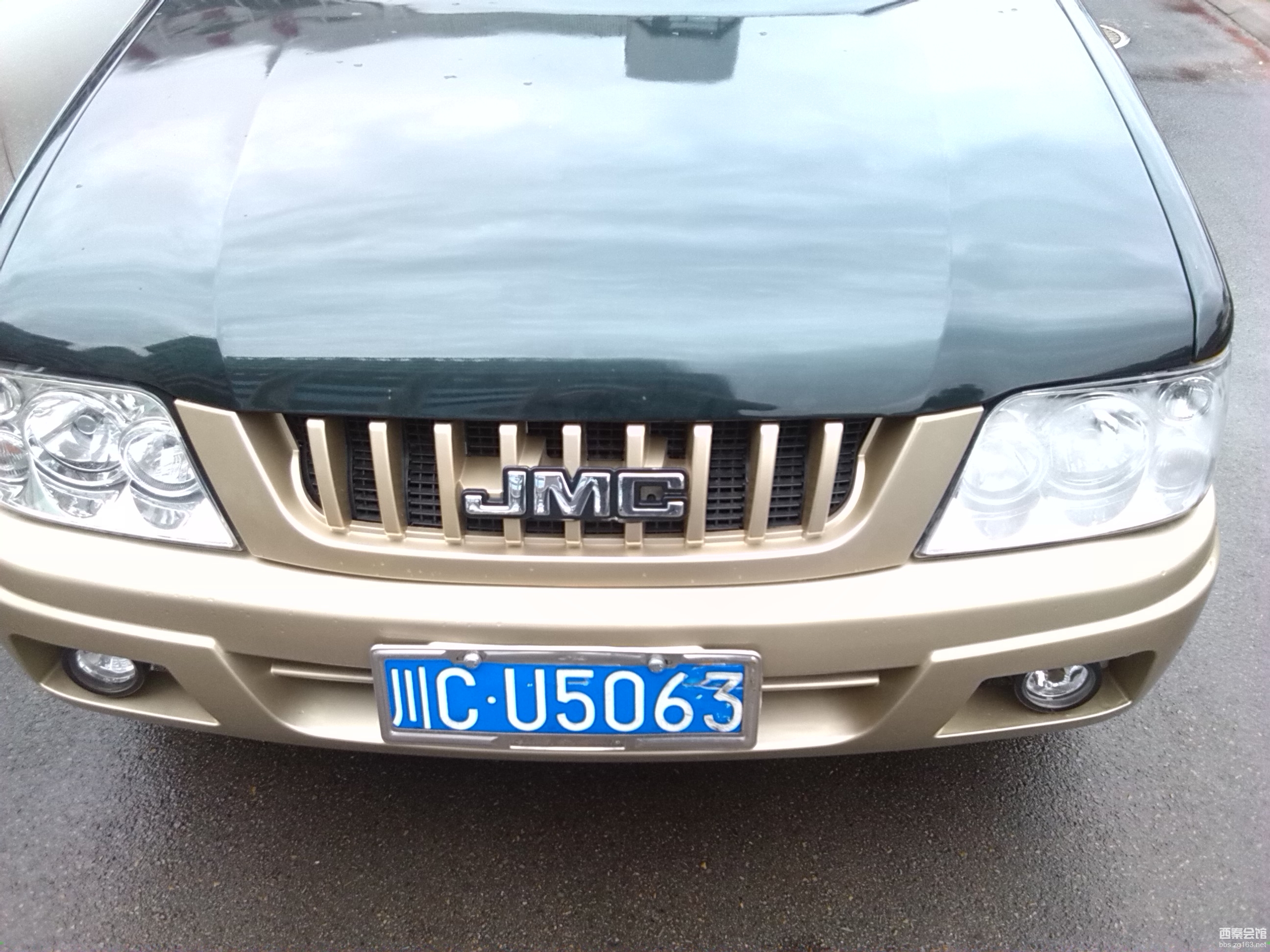 自贡一医院停车场混乱不堪