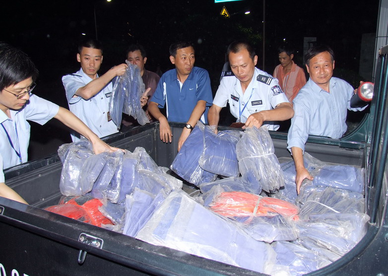 自贡市第七人民医院10名医护人员13日中午1点