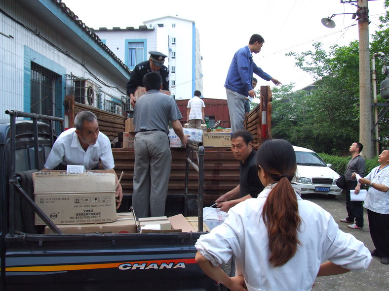 自贡市第七人民医院10名医护人员13日中午1点