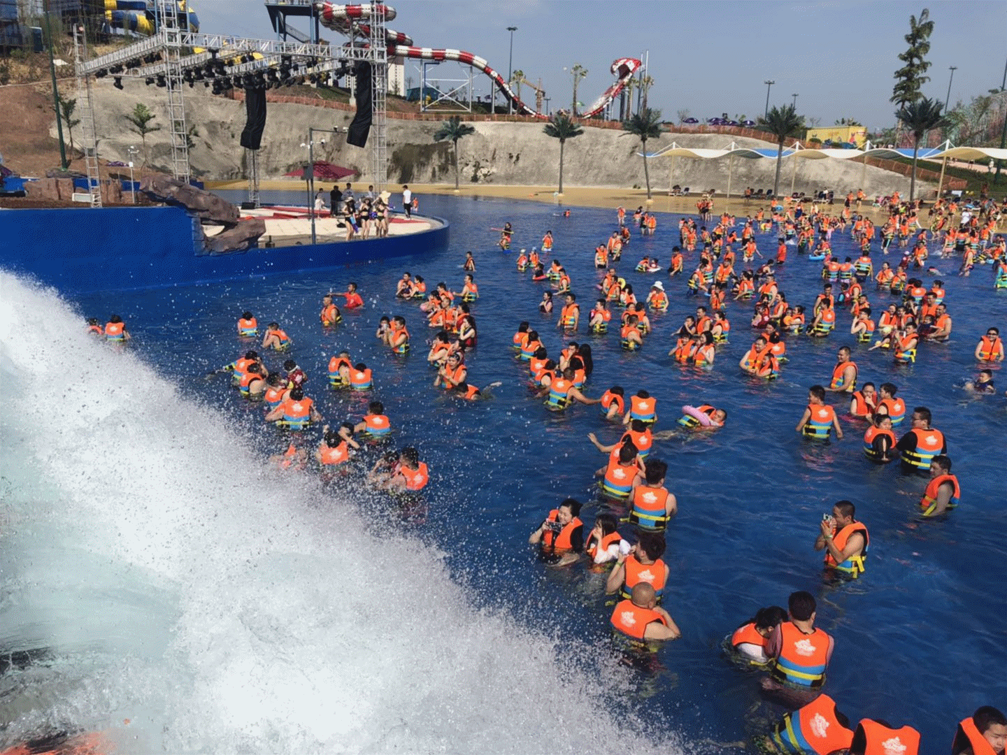 这家刷爆自贡人朋友圈的水上乐园超刺激,带你玩转夏日狂欢趴!
