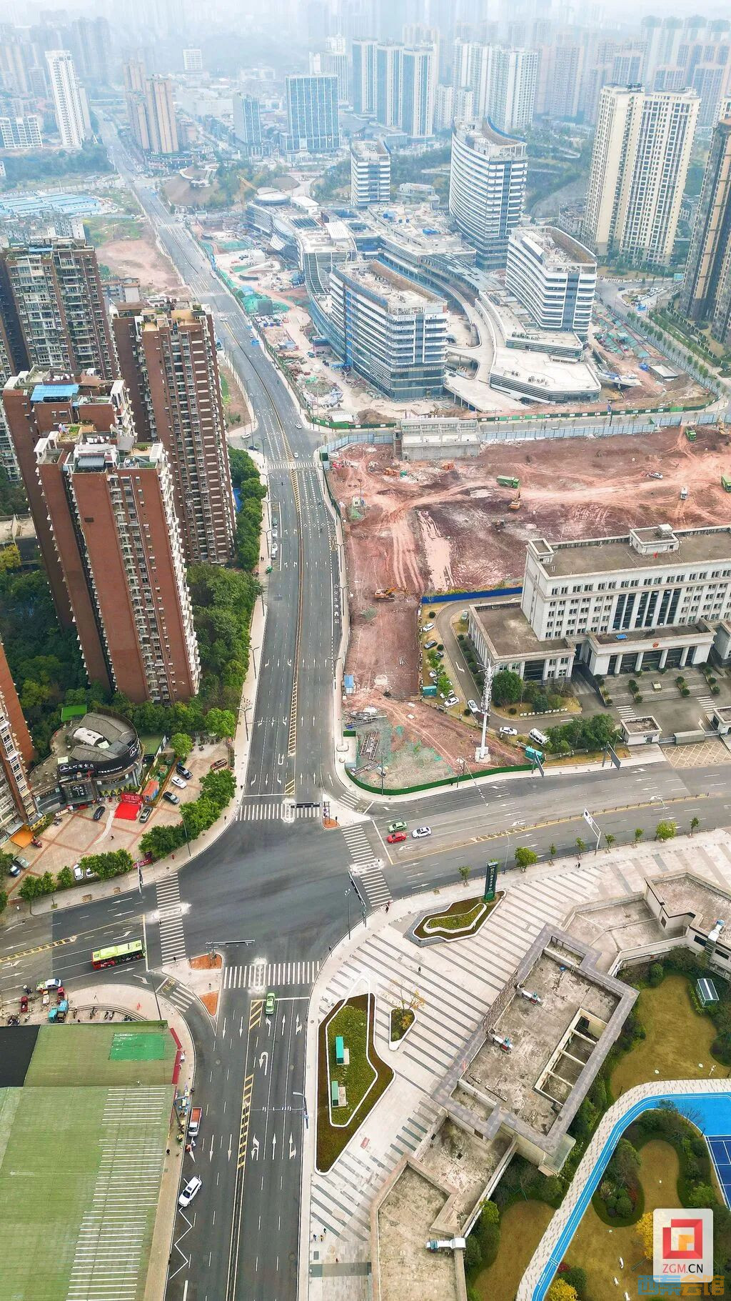 自贡车主高峰公园门口这条路通了