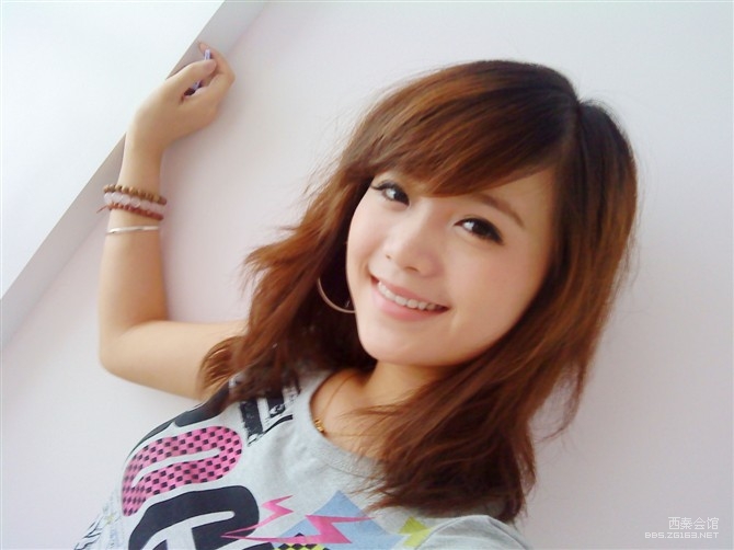 超级女声2011成都赛区第一个报名的人?超级漂亮哦(有图咯)