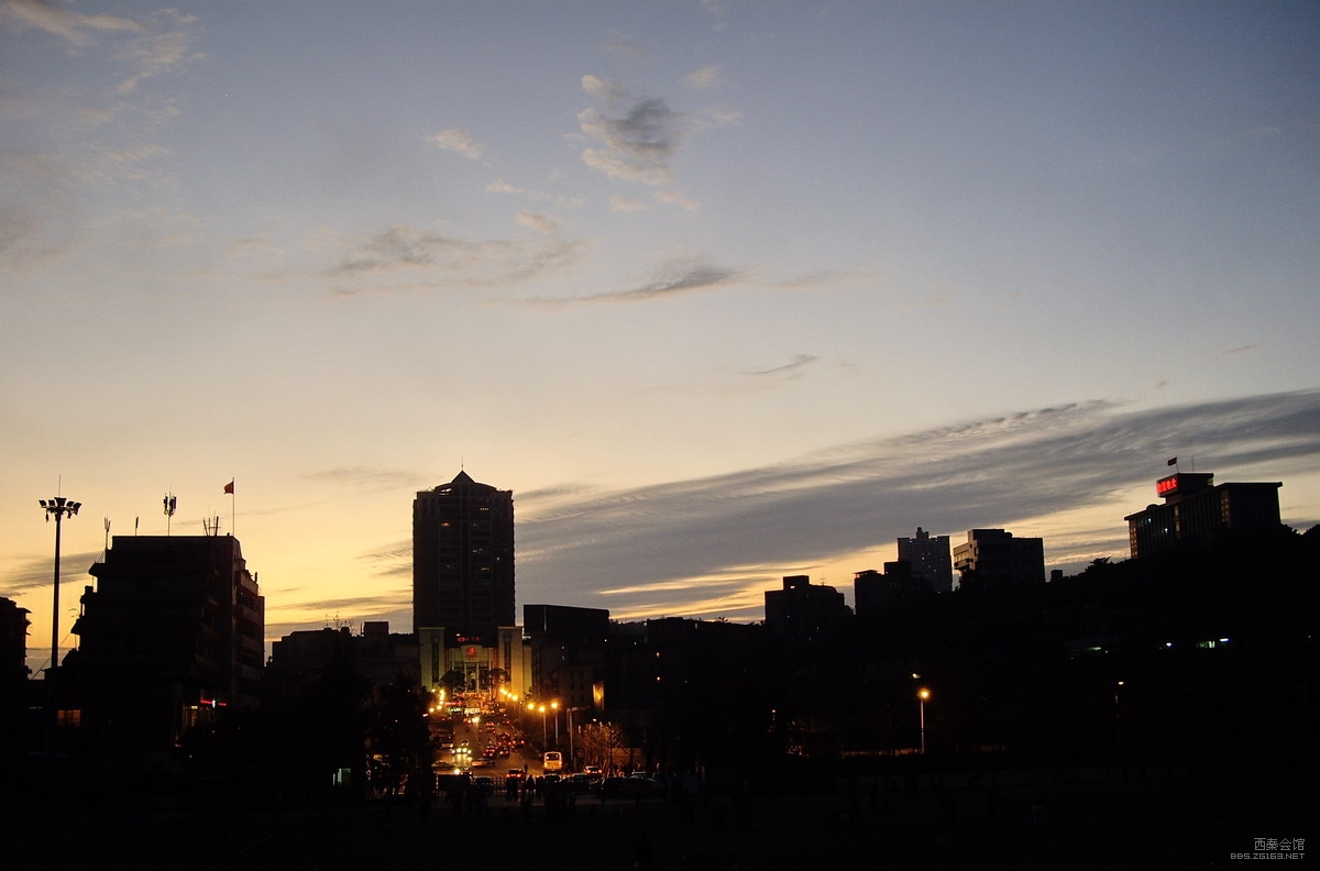 晚上的夜景图片超清 1008_367482_126107f117e6303.jpg