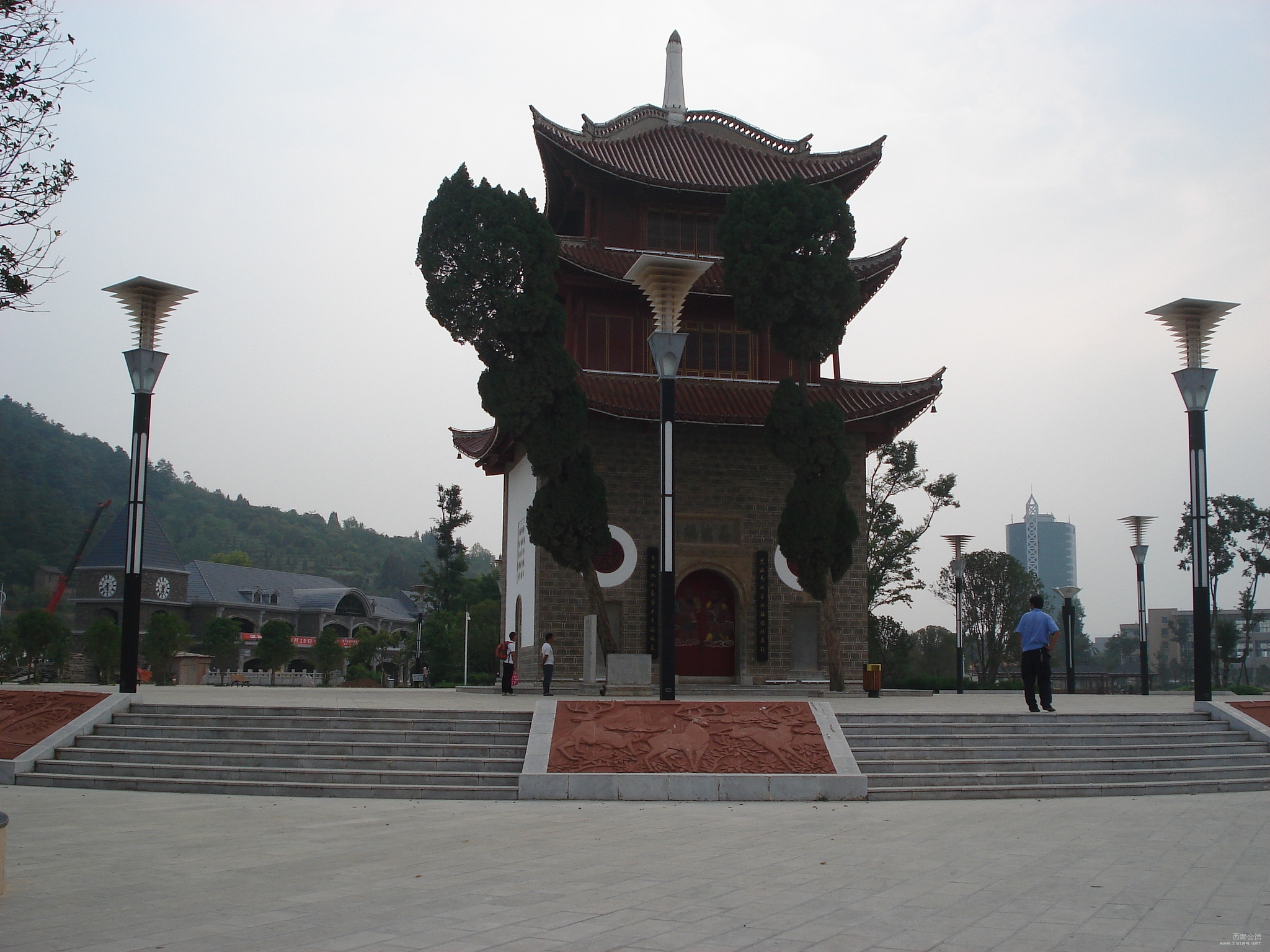 又切过米线后,搭上了19:35昭通到自贡的