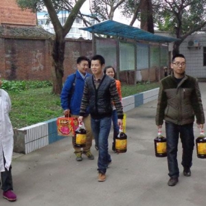 自贡供电公司：电力服务福利院 春日温暖铺面来