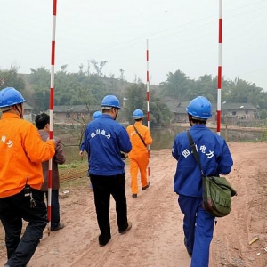 自贡供电公司：践行群众路线 积极为村民村小解决用电难题